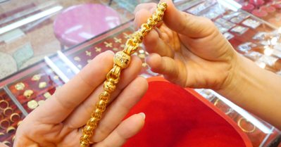 Pawning Jewelry: The Bad and the Worse